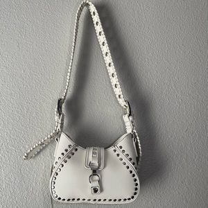 NWT  outfitters devon shoulder bag - White